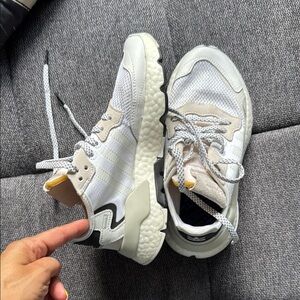 ADIDAS NITE JOGGER “CRYSTAL WHITE” sz4.5 / 6 (mens / womens) EUC